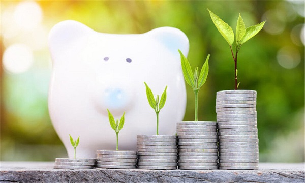 随着美联储降息预期消退和避险资金流动增加，美元指数突破100